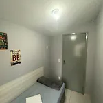 Suite Para Homens Proximo Ao Aeroporto E Metro